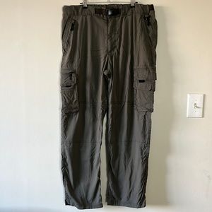 🌵BC Clothing Co. Cargo green men pants